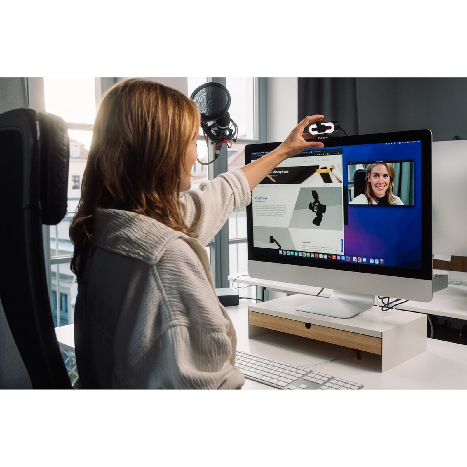 Verbatim (49579) AWC-02 Full HD 1080p Autofocus Webcam with Microphone and Light