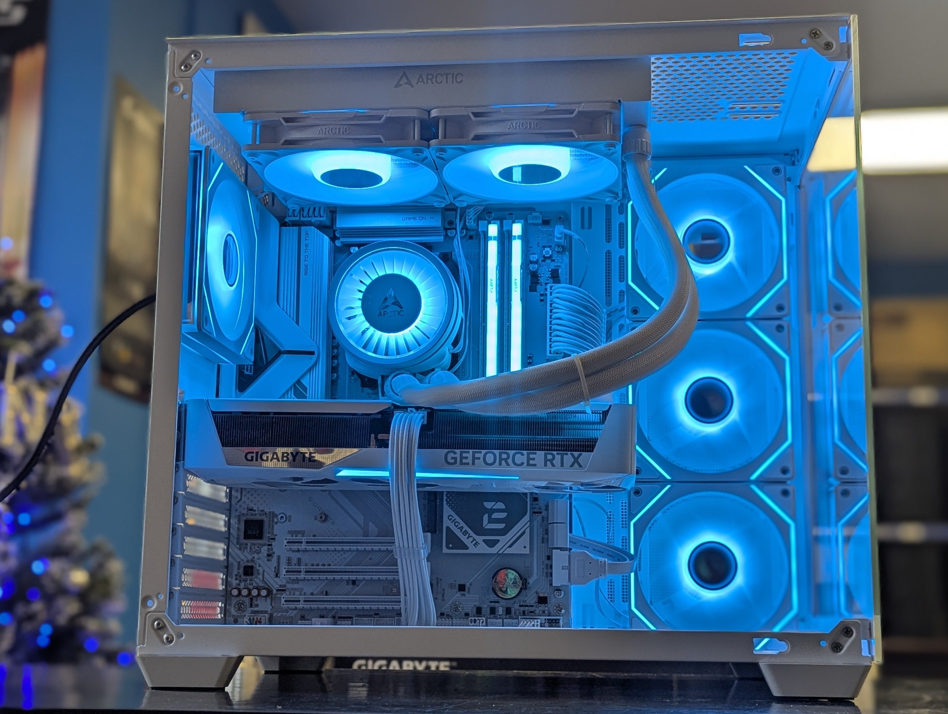 NEP ICE EAGLE R7 Gaming PC - Ryzen 7 9700X, RTX 5070 12GB, 32GB DDR5, 2TB SSD, Wi-Fi 7, Win 11 Home - White