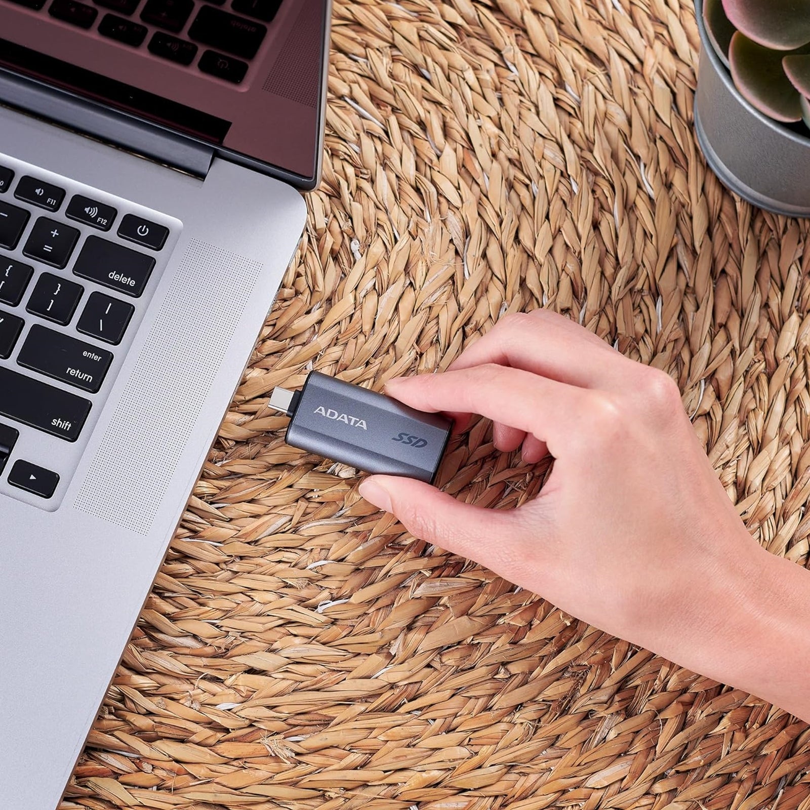 ADATA SC750 (SC750-1000G-CCBK) 1TB USB-C Portable SSD USB 3.2 Gen 2 Up to 1000 MB/s Black Titanium Compatible with Windows, iOS, Android, PlayStation, XBox & Handheld Consoles